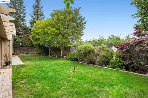 Exterior - 744 Vasconcellos Ave, Manteca, CA 95336 photo 5 of 8