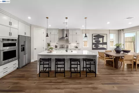 Kitchen - 314 E Cyldesdale Ct, Mountain House, CA 95391 photo 2 of 3