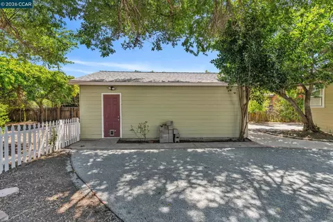 Exterior - 2072 Chalomar Rd, Concord, CA 94518 photo 7 of 11