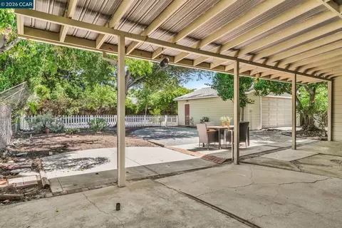 Exterior - 2072 Chalomar Rd, Concord, CA 94518 photo 4 of 11