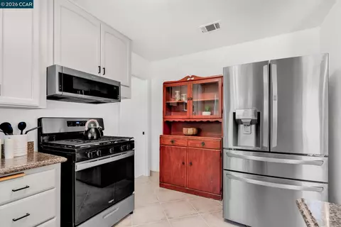 Kitchen - 2072 Chalomar Rd, Concord, CA 94518 photo 3 of 3