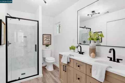 Bath - 2072 Chalomar Rd, Concord, CA 94518 photo 2 of 5