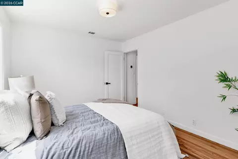 Bedroom - 2072 Chalomar Rd, Concord, CA 94518 photo 4 of 6