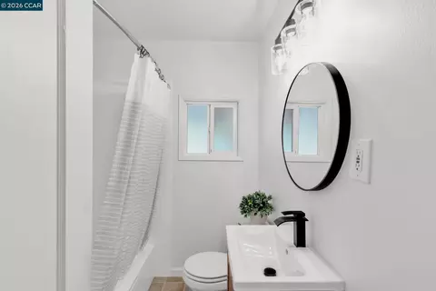 Bath - 2072 Chalomar Rd, Concord, CA 94518 photo 4 of 5