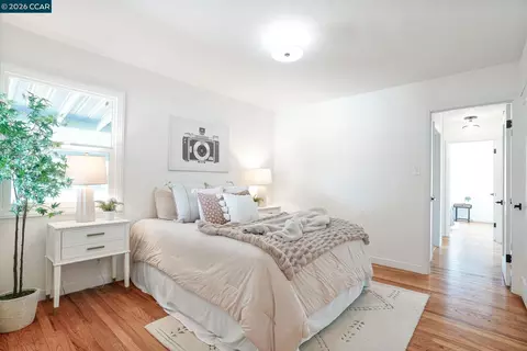Bedroom - 2072 Chalomar Rd, Concord, CA 94518 photo 2 of 6
