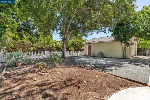 Exterior - 2072 Chalomar Rd, Concord, CA 94518 photo 6 of 11