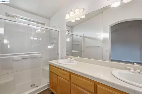 Bath - 2215 Morningside Ct, Tracy, CA 95376 photo 1 of 3