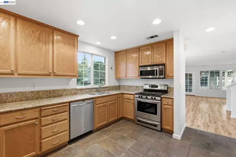 Kitchen - 2215 Morningside Ct, Tracy, CA 95376 photo 2 of 4