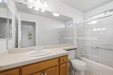 Bath - 2215 Morningside Ct, Tracy, CA 95376 photo 3 of 3