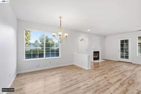 Living - 2215 Morningside Ct, Tracy, CA 95376 photo 7 of 8