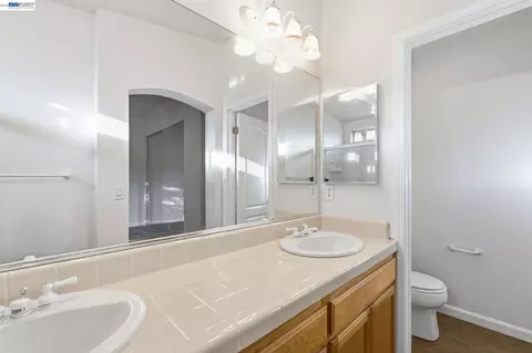 Bath - 2215 Morningside Ct, Tracy, CA 95376 photo 2 of 3