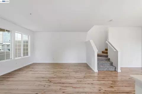 Living - 2215 Morningside Ct, Tracy, CA 95376 photo 5 of 8