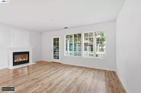 Living - 2215 Morningside Ct, Tracy, CA 95376 photo 2 of 8