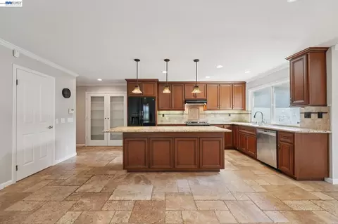 Kitchen - 6620 Thames Dr, Gilroy, CA 95020 photo 3 of 5