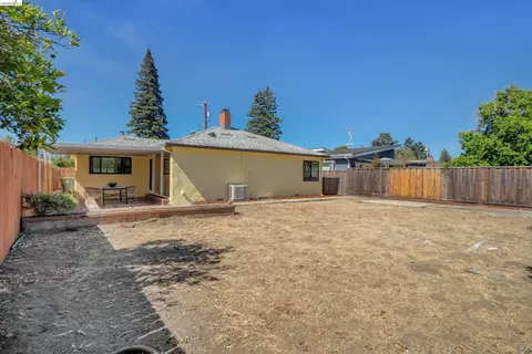 Exterior - 102 Dalma Dr, Mountain View, CA 94041 photo 7 of 9