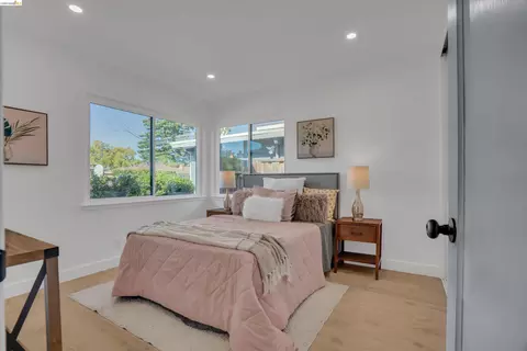 Bedroom - 102 Dalma Dr, Mountain View, CA 94041 photo 2 of 6