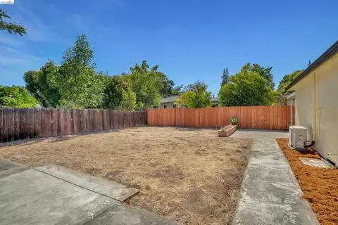 Exterior - 102 Dalma Dr, Mountain View, CA 94041 photo 5 of 9