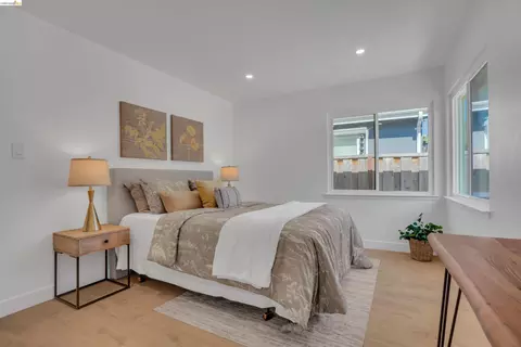 Bedroom - 102 Dalma Dr, Mountain View, CA 94041 photo 5 of 6