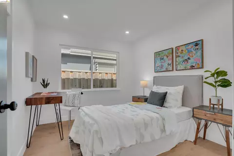 Bedroom - 102 Dalma Dr, Mountain View, CA 94041 photo 4 of 6