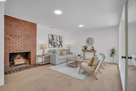 Living - 102 Dalma Dr, Mountain View, CA 94041 photo 3 of 6