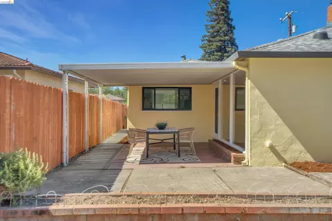 Exterior - 102 Dalma Dr, Mountain View, CA 94041 photo 8 of 9