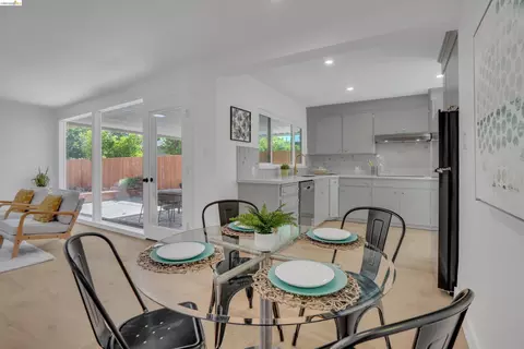 Dining - 102 Dalma Dr, Mountain View, CA 94041 photo 1 of 3