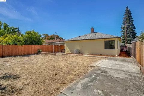 Exterior - 102 Dalma Dr, Mountain View, CA 94041 photo 6 of 9