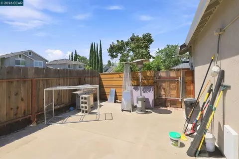 Exterior - 300 Helena Ct, Oakley, CA 94561 photo 6 of 7