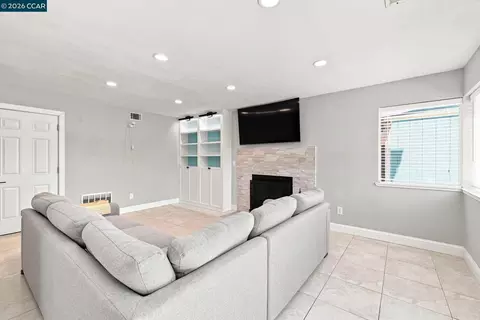 Living - 300 Helena Ct, Oakley, CA 94561 photo 6 of 7