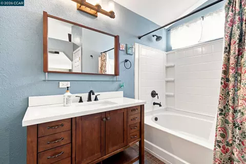 Bath - 300 Helena Ct, Oakley, CA 94561 photo 3 of 3