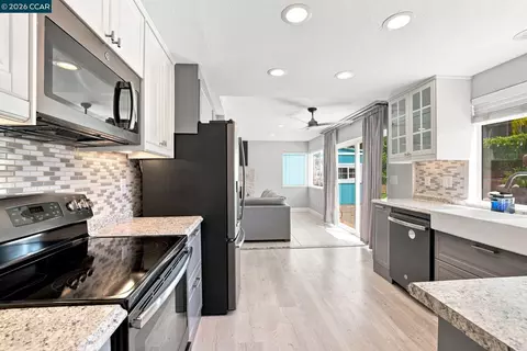 Kitchen - 300 Helena Ct, Oakley, CA 94561 photo 3 of 4