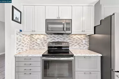 Kitchen - 300 Helena Ct, Oakley, CA 94561 photo 4 of 4
