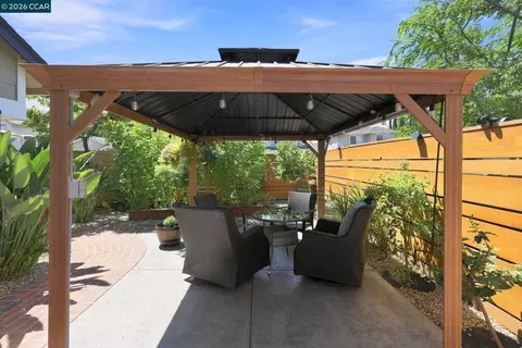 Exterior - 300 Helena Ct, Oakley, CA 94561 photo 3 of 7