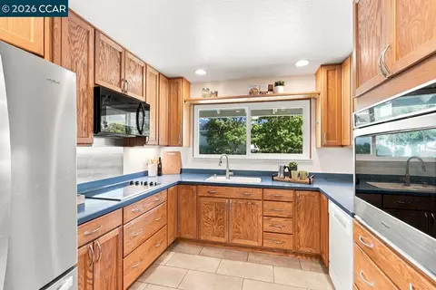 Kitchen - 202 Miramonte Dr, Moraga, CA 94556 photo 1 of 1