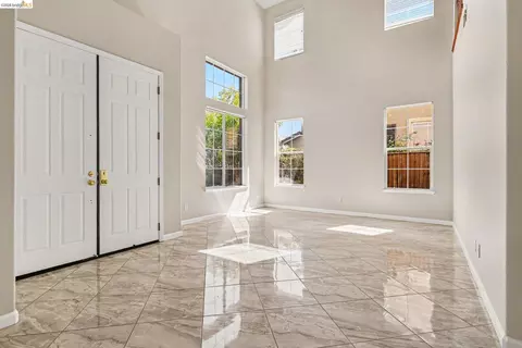 Living - 3551 Keystone Loop, Discovery Bay, CA 94505 photo 5 of 10