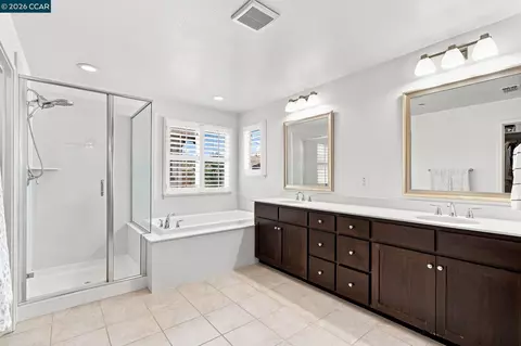 Bath - 145 Willowrun Way, Oakley, CA 94561 photo 3 of 4