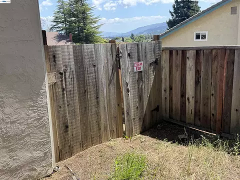 Exterior - 8206 Rhoda Ave, Dublin, CA 94568 photo 6 of 9