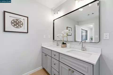 Bath - 3307 Ahern Ct, Richmond, CA 94803 photo 3 of 7