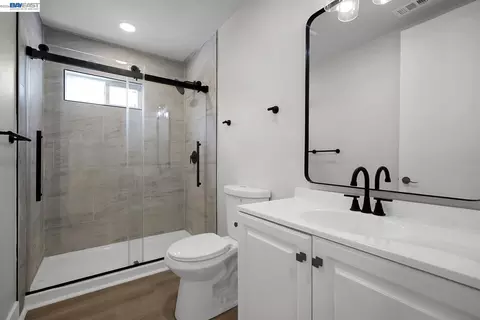 Bath - 587 Somoa Ln, Lathrop, CA 95330 photo 2 of 4