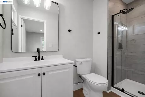 Bath - 587 Somoa Ln, Lathrop, CA 95330 photo 4 of 4