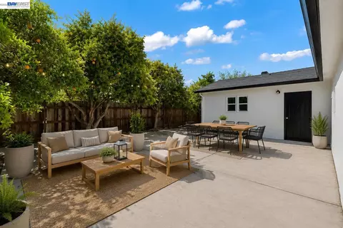 Exterior - 587 Somoa Ln, Lathrop, CA 95330 photo 4 of 9
