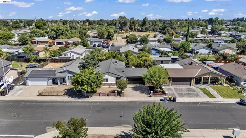 View/Area - 587 Somoa Ln, Lathrop, CA 95330 photo 2 of 3