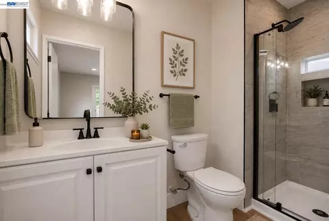 Bath - 587 Somoa Ln, Lathrop, CA 95330 photo 3 of 4