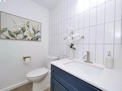 Bath - 7445 Rolling Hills Cir, Dublin, CA 94568 photo 1 of 8