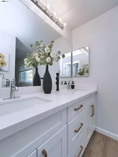 Bath - 7445 Rolling Hills Cir, Dublin, CA 94568 photo 6 of 8