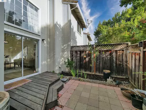 Exterior - 7445 Rolling Hills Cir, Dublin, CA 94568 photo 4 of 8
