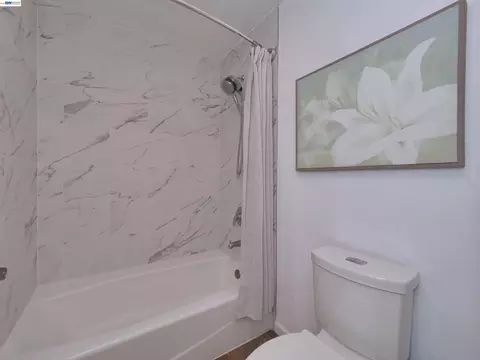 Bath - 7445 Rolling Hills Cir, Dublin, CA 94568 photo 5 of 8
