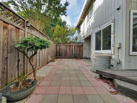 Exterior - 7445 Rolling Hills Cir, Dublin, CA 94568 photo 5 of 8