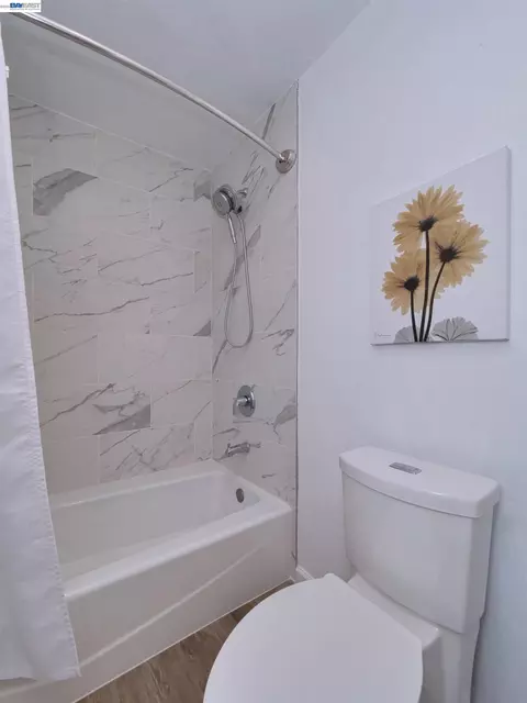 Bath - 7445 Rolling Hills Cir, Dublin, CA 94568 photo 8 of 8
