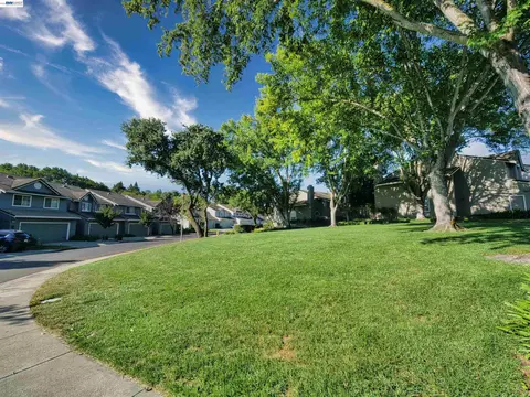 Exterior - 7445 Rolling Hills Cir, Dublin, CA 94568 photo 7 of 8